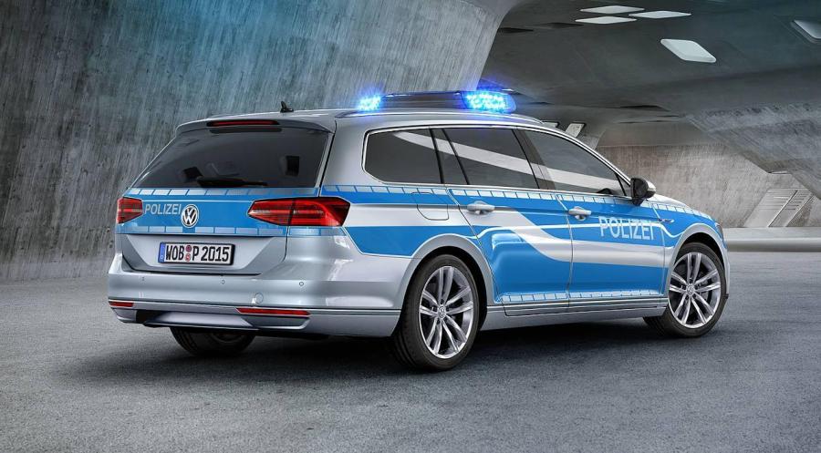  Volkswagen Passat GTE Plug-in-Hybrid German Police 2015 года  (фото 2 из 2)